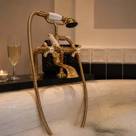 Historic Baroque - Old Rectory Eggersberg With Dali Bathroom